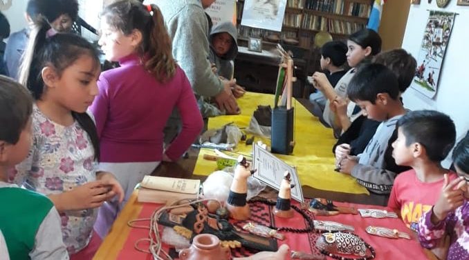 Punta Cayastá recibió a Néstor Lanche y su Artesanía Mocoví