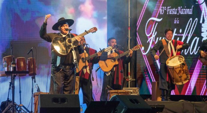 El Chaqueño Palavecino fue la gran atracción de la segunda noche de la Fiesta Nacional de la Frutilla