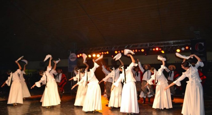 Emotiva presentación del «Ballet Folclórico Nacional» en Ceres