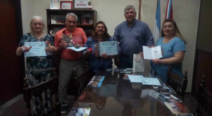 En Ambrosetti se hicieron entrega de los libros «Aromas Santafafesinos»