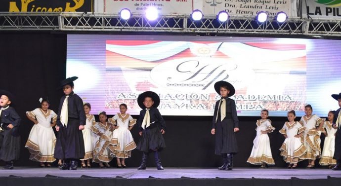 Se llevó a cabo el «16º Festival de Academias de Danzas» en Tostado
