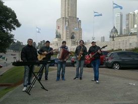 Músicos de Romang grabaron en el «Monumento a la Bandera»