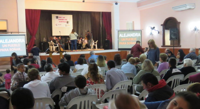 Alejandra: «Los Caminos del Acordeón» sonaron en el paraíso de la costa santafesino