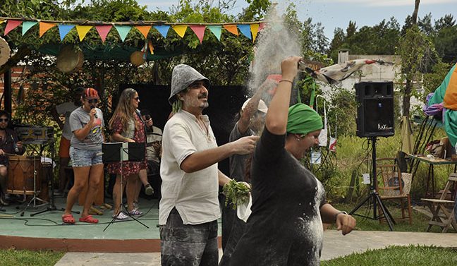 Harina y albahaca para celebrar el carnaval riojano en Reconquista