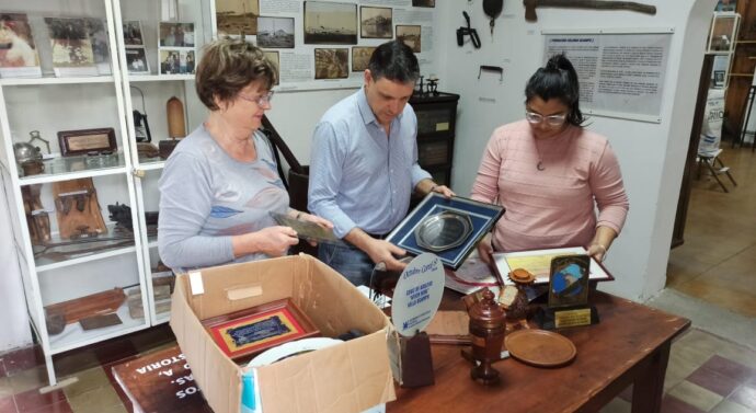 Villa Ocampo: Se recibió material de la Historia de la actividad coral con destino al Museo