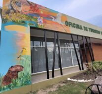 Imponente intervención artística en la Oficina de Turismo de Villa Ocampo