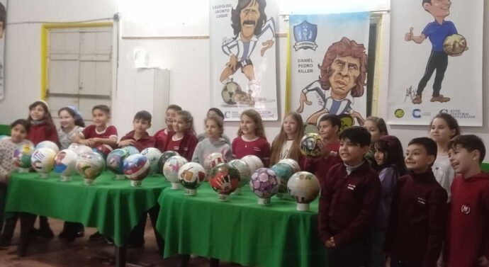 Llegaron a Florencia las muestras «Campeones» y «Arte en pelotas»