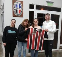 El Rigby Football Club entregó su camiseta a la Comuna