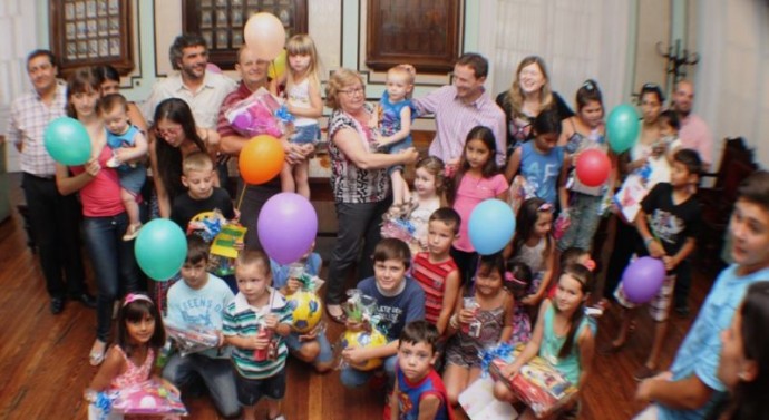 Entregan los regalos de Reyes en Esperanza